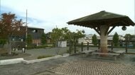 公園で男が女性からバッグ奪って逃走　女性は抵抗して軽いケガ　男は灰色のスウェット上下　警察は逃走した男の行方追う　