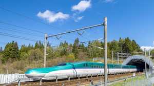北海道に行くには飛行機?それとも新幹線?開業3年…低迷する北海道新幹線の悩み