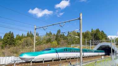 北海道に行くには飛行機?それとも新幹線?開業3年…低迷する北海道新幹線の悩み