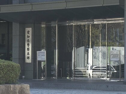 病院の敷地内で倒れその後死亡したのは住居・職業不詳でイラン国籍の41歳男性 全身にケガをしていて前頭部に大きな傷