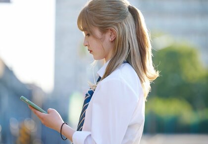 “推し疲れ”が増加中！マウントの取り合いはストレスの原因に…予備軍認定の5つの危険信号と対処法