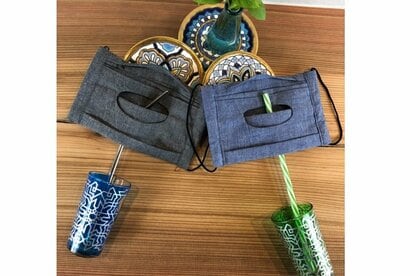 マスクをしたままジュースが「飲めマスク」 …斬新な“穴あき”マスクは違う場面でも? 使い方を聞いた