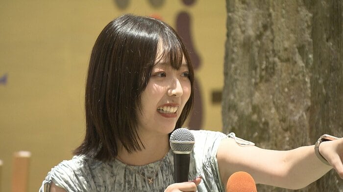 文芸評論家としてのルーツは高知の読書環境にあるという三宅さん（2024年9月、高知蔦屋書店）