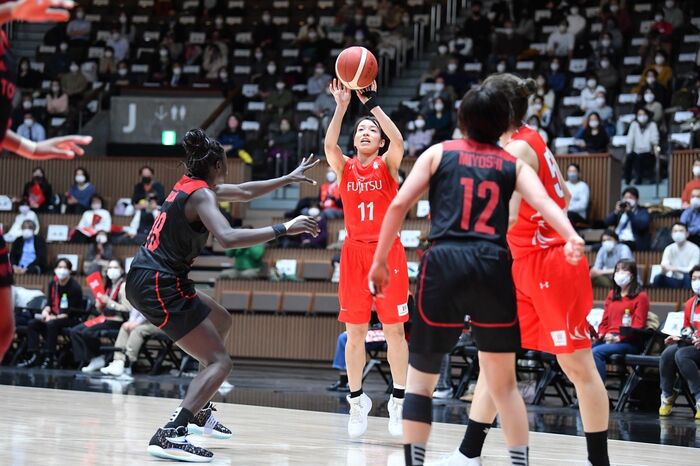 逆転のシュートを決めた篠崎澪選手