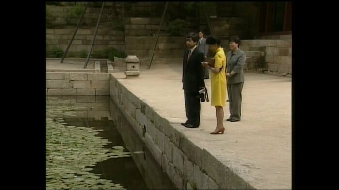 高円宮さまとともに方子さんが暮らした昌徳宮を訪問された　2002年