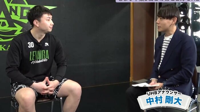 富永啓生選手とUHB中村剛大アナウンサー