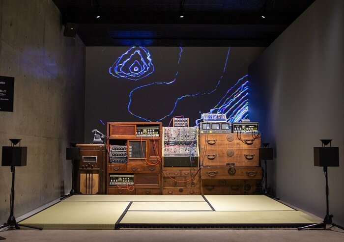 イベント会場の休憩スペースや音響機材に