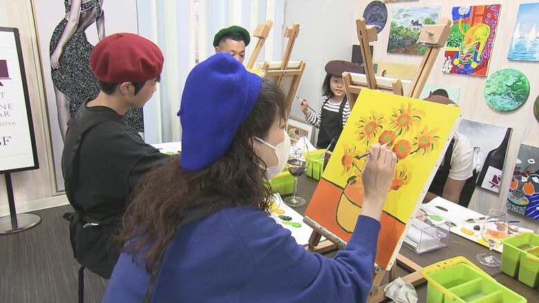 お酒たしなみながらキャンバスに…名古屋・金山の絵画教室「アートワインバー」元美大生が指導し手ぶらでOK｜FNNプライムオンライン