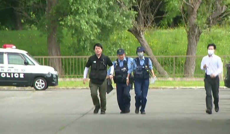 【速報】”懲役27年判決”内田梨瑚被告の公判で男が廷内に侵入し暴れる『27年なんて生ぬるいこと言ってんじゃねえよ！』などと叫び取り押さえられる…内田被告は座ったまま動じず＜旭川地方裁判所＞｜FNNプライムオンライン