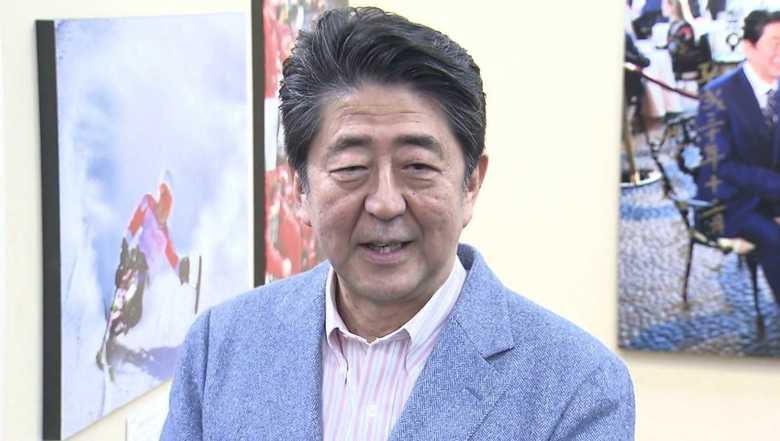 記者団に答える安倍首相(12月22日)