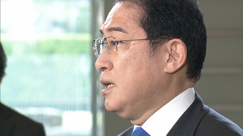 一方で、岸田首相は、高齢者施設などでのマスク着用については徹底するよう要請した。
