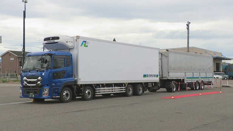 ダブル連結トラック