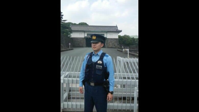 皇居の坂下門など門の警備や護衛署での通信指令を行っている千葉大夢さん