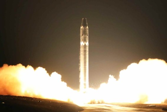 2017年11月29日に発射されたICBM火星15型ミサイル