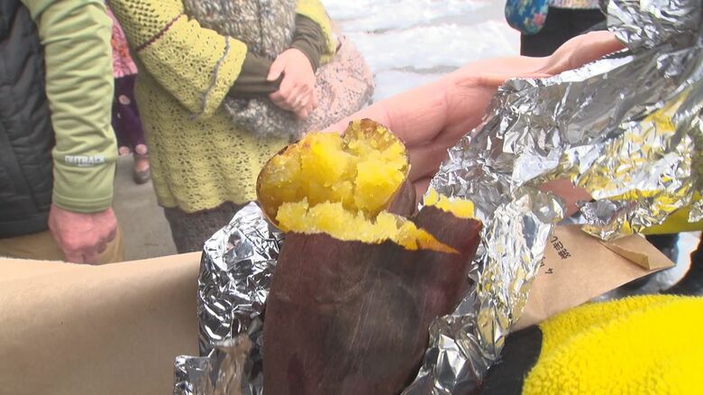 飯山さん夫婦が作る焼き芋
