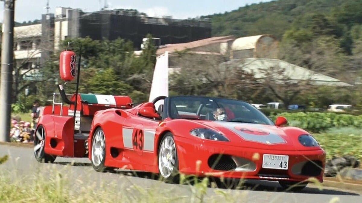 _@)やばい！！真っ赤なフェラーリが！空を飛んだ！(~_~;)そんな