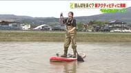 サーフボードで田んぼを泳ぐ！？田植えまでの期間限定「田んぼSUP」　コメどころ大玉村で新人アナが挑戦