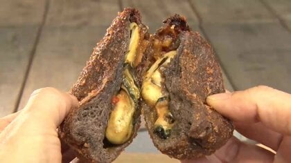 牡蠣×カレー×黒いパン！黒いカレーパンや真っ黒なソフトクリーム　インパクト抜群のメニューが人気のテイクアウト専門店　岩手県山田町