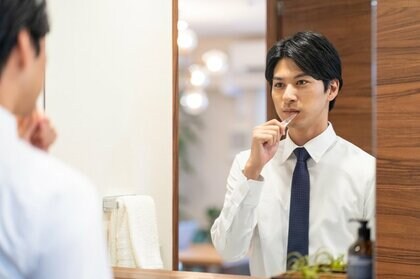 コロナ禍で自宅以外の歯磨きは感染が心配? 「口閉じ歯磨き」で飛まつ防止…歯科医師会に聞いた