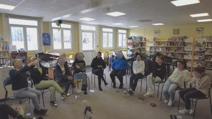 コンドームの使い方を授業でレクチャー 「自分を守るための知識」を身につけるフランスの性教育