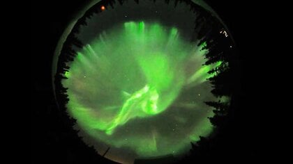 専門家が興奮した！決定版ともいえるオーロラ 謎解明のため、南極で