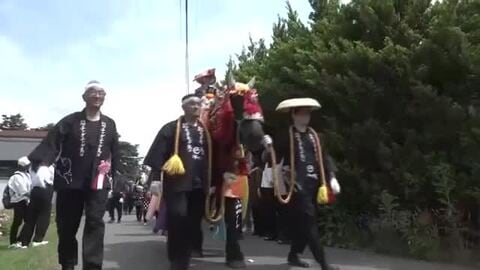 チャグチャグ馬コ 鈴の音響かせ　鮮やかな装束で滝沢市から盛岡市へ行進　岩手県