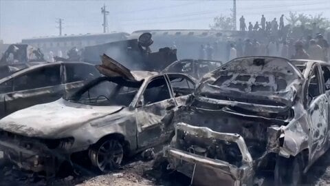 パキスタン南西部で走行中の列車狙った大規模自爆テロ　軍関係者や家族ら24人死亡・約70人負傷