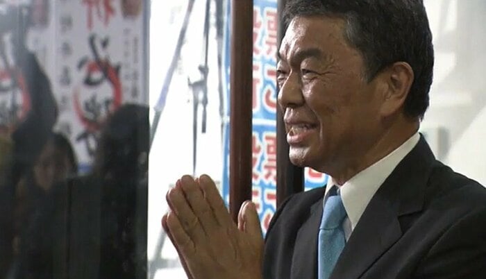6回目の当選を確実とした直後の村井知事