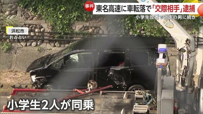 事故直後の車を見るとフロント部分が激しく壊れ、後部座席にはチャイルドシートが…