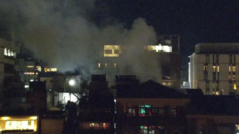 【速報】京都・先斗町で火災　飲食店が立ち並ぶ繁華街に消防車24台が出動　今のところけが人の情報はなし｜FNNプライムオンライン