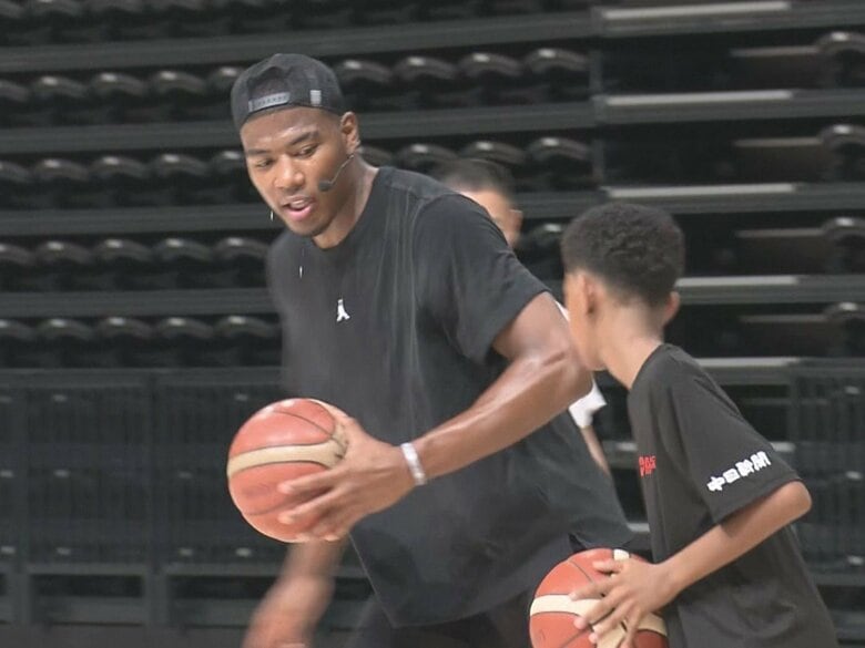 NBAレイカーズの八村塁が名古屋で「バスケットボールキャンプ」日本の中高生に世界での経験を伝える3日間に｜FNNプライムオンライン
