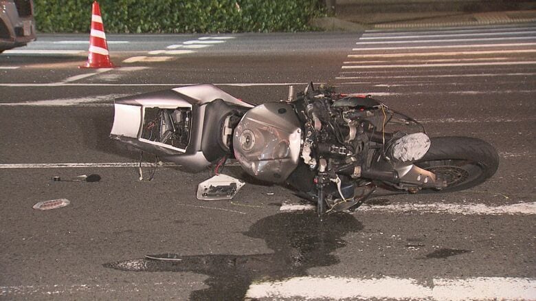 対向車線から右折の車と…国道の交差点で直進のバイクが衝突 乗っていた10代後半とみられる男性が死亡｜FNNプライムオンライン