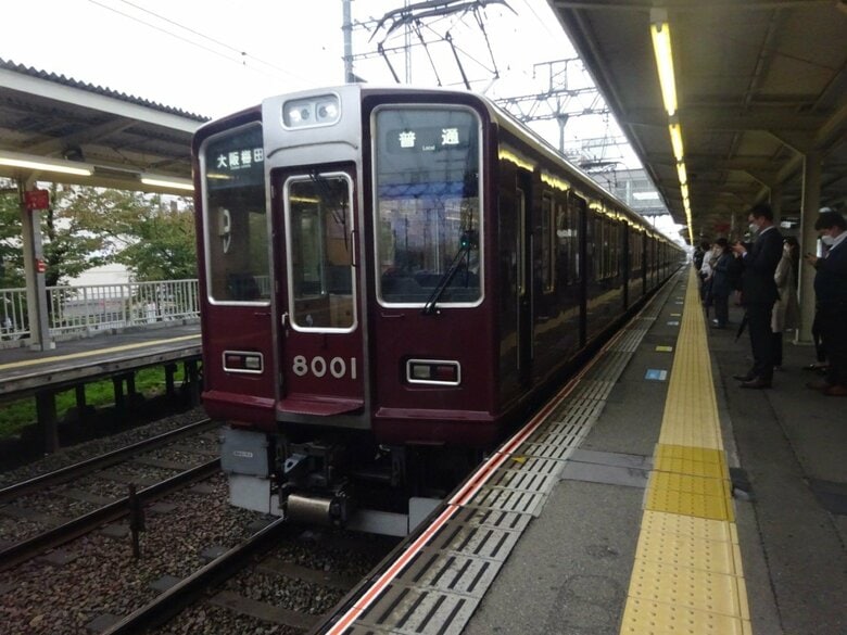 阪急京都線で早朝に人身事故　一時運転見合わせ　線路に侵入した女性はねられ死亡　運転再開もダイヤ乱れる｜FNNプライムオンライン