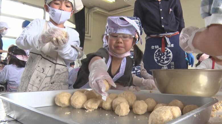 園児がみそづくりに挑戦　身近な食文化を体験　長野県岡谷市｜FNNプライムオンライン