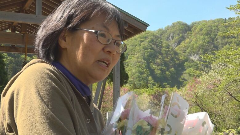 児童らに語り掛ける郁恵さん