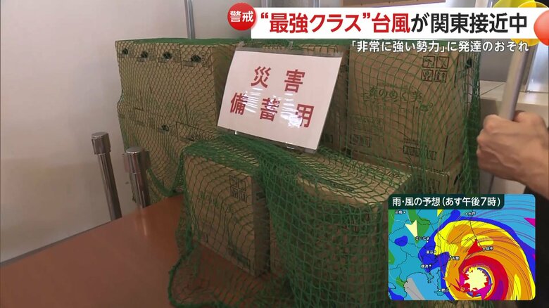 ホテルに用意された災害備蓄用の水