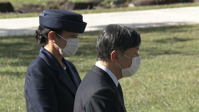 「平和の礎」を訪れた両陛下（22日午後）