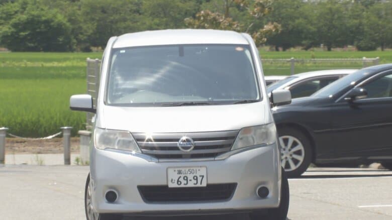 富山地裁へ移送される容疑者