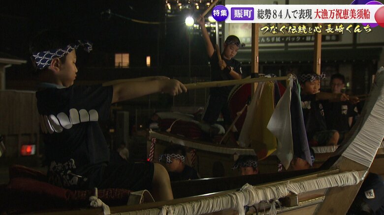 子どもたちによって町の伝統が受け継がれる