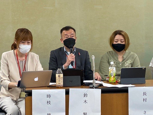 （左から）時枝穂さん、鈴木賢教授、長村さと子さん