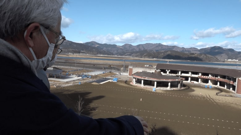 吉岡弁護士は初めて裏山から校庭を見て「これは人災だ」と確信した