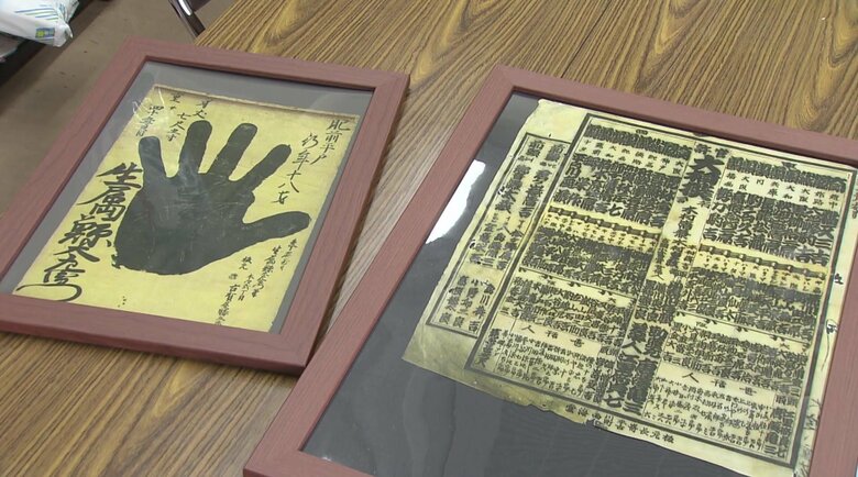 町に残る昔の力士の手形や番付