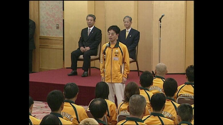 挨拶する静岡県選手団代表・河合純一選手