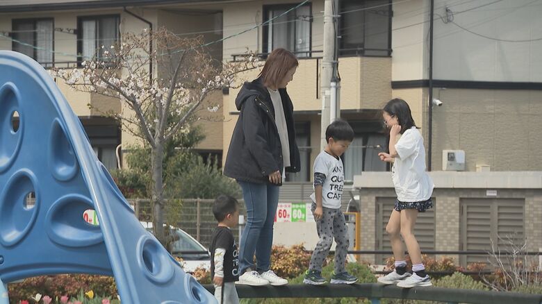 子供たちと遊ぶ三宅さん