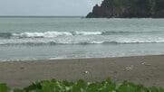 「2人で海に入る姿」防犯カメラに記録　奄美大島・嘉徳海岸で23歳女性死亡、男性の行方不明続く