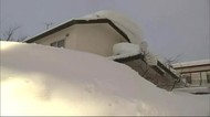 住宅2階屋根から転落  雪下し中の作業員男性死亡 北海道で落下事…
