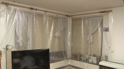 【真冬の北海道で爆発火災】発生から4日―隙間を「緩衝材」でふさぎ寒さをしのぐ住民は「外とほぼ一緒だが命があったのが一番」ガス供給会社はガス管周辺の除雪を呼びかけ〈札幌市〉