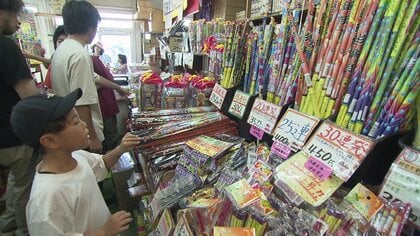 「爆竹」と「花火」がなければ始まらない！「よそに負けないくらい盛大に」 とくかく派手でにぎやかな長崎のお盆