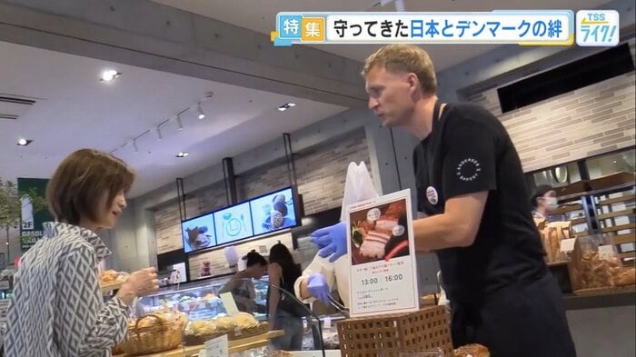 アンデルセン・デンマーク店のニクラスさんも接客