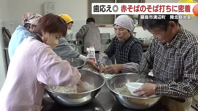 材料は、赤そば粉1kgに対して、卵3個、ぬるま湯500cc